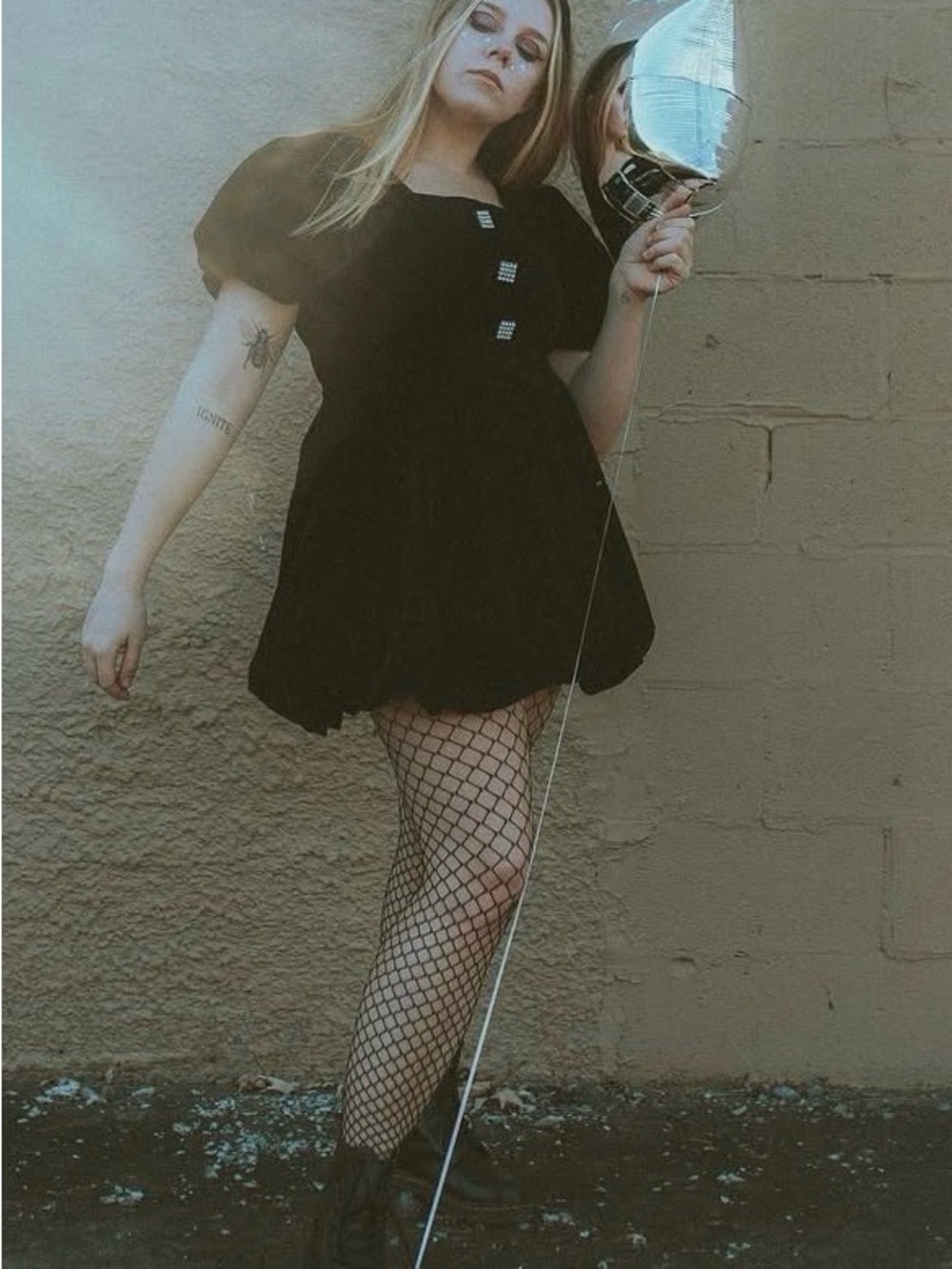 Women Black Puff-Sleeve Mini Dress large error on a medium size 8